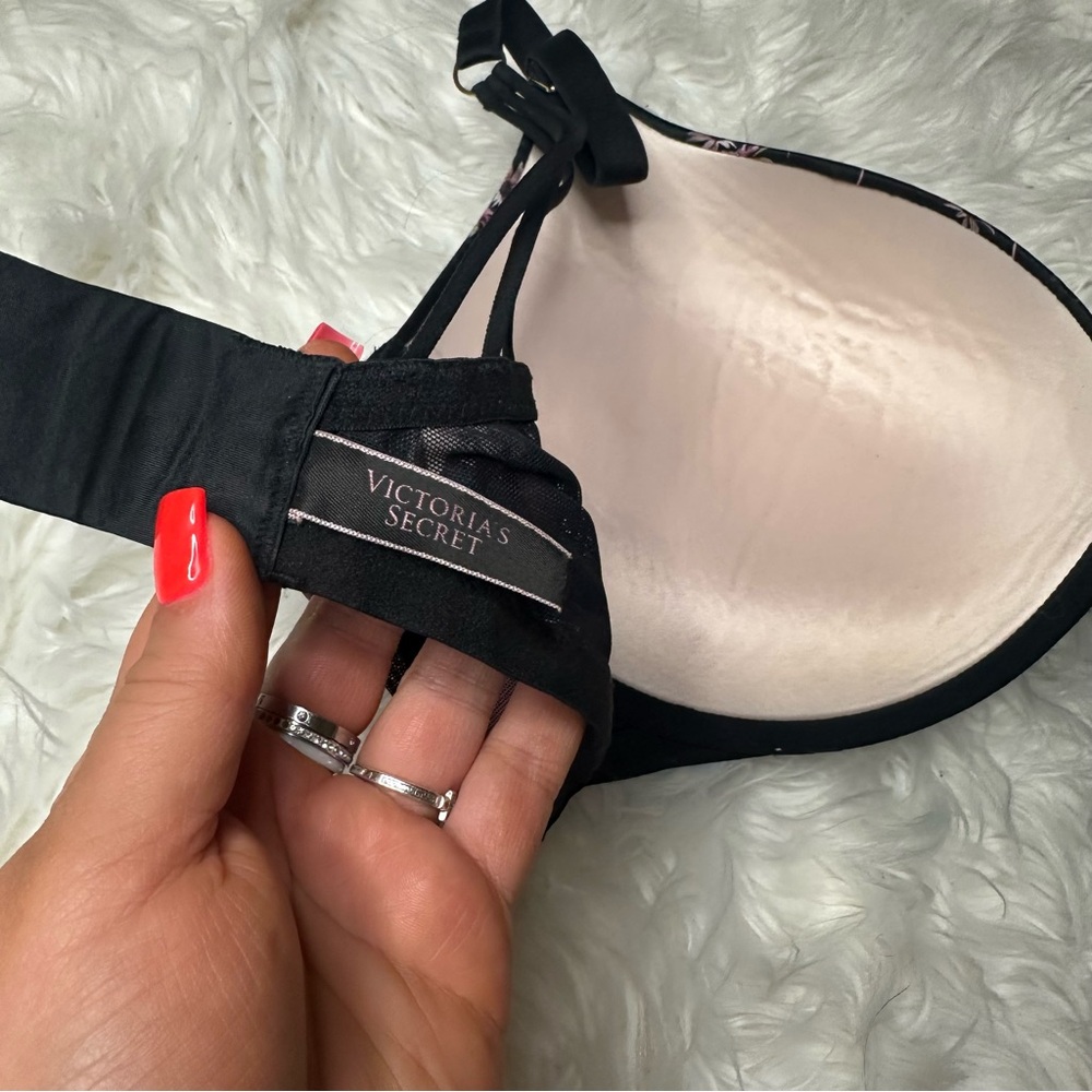 VICTORIA'S SECRET VERY
SEXY PLUNGE PUSH-UP Satin Black
Floral BRA Size 38DD - Picture 10 of 10